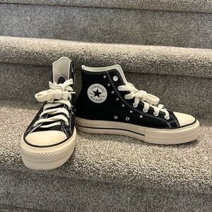 2024 Converse Women’ Chuck Taylor All Star Lift Platform Size 11